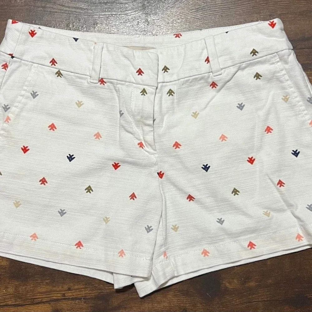 LOFT white shorts with multicolored arrow print, size 2 305.5